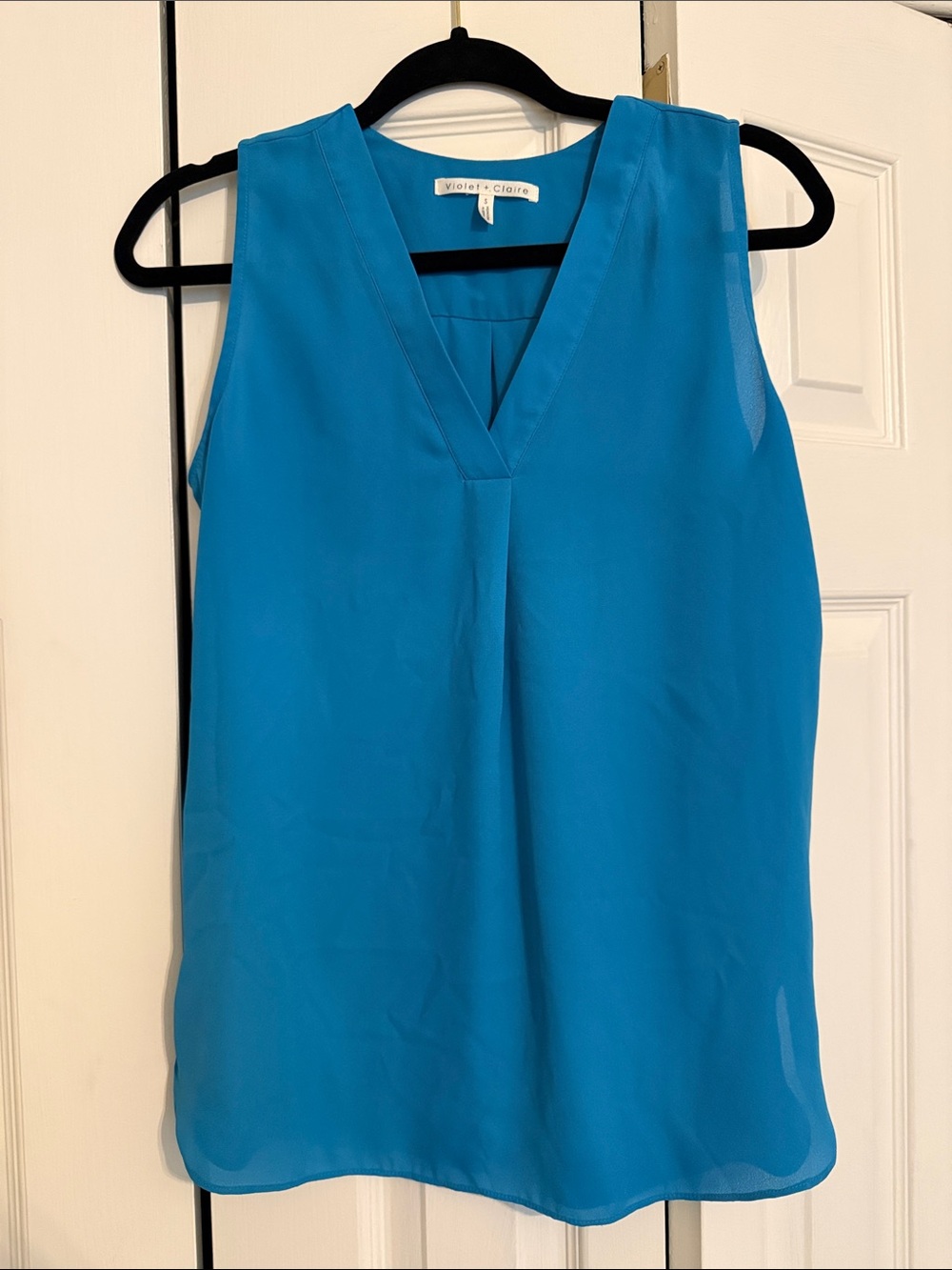Violet & Claire Bright Teal V-Neck Sleeveless Camisole